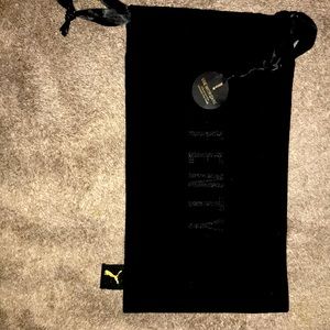 Beautiful velvet Fenty shoe bag never been used